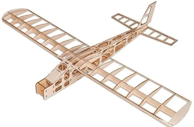 ¿De qué Materiales Están Hechos los Aviones RC?