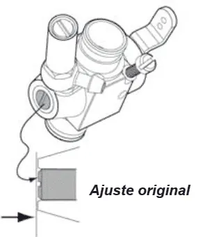 Carburetor diagram showing the low-speed needle flush with its housing, marked as the original setting